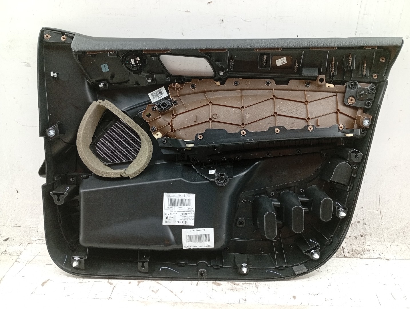 Quartela de porta frente esquerda PEUGEOT 308 II | 13 - 