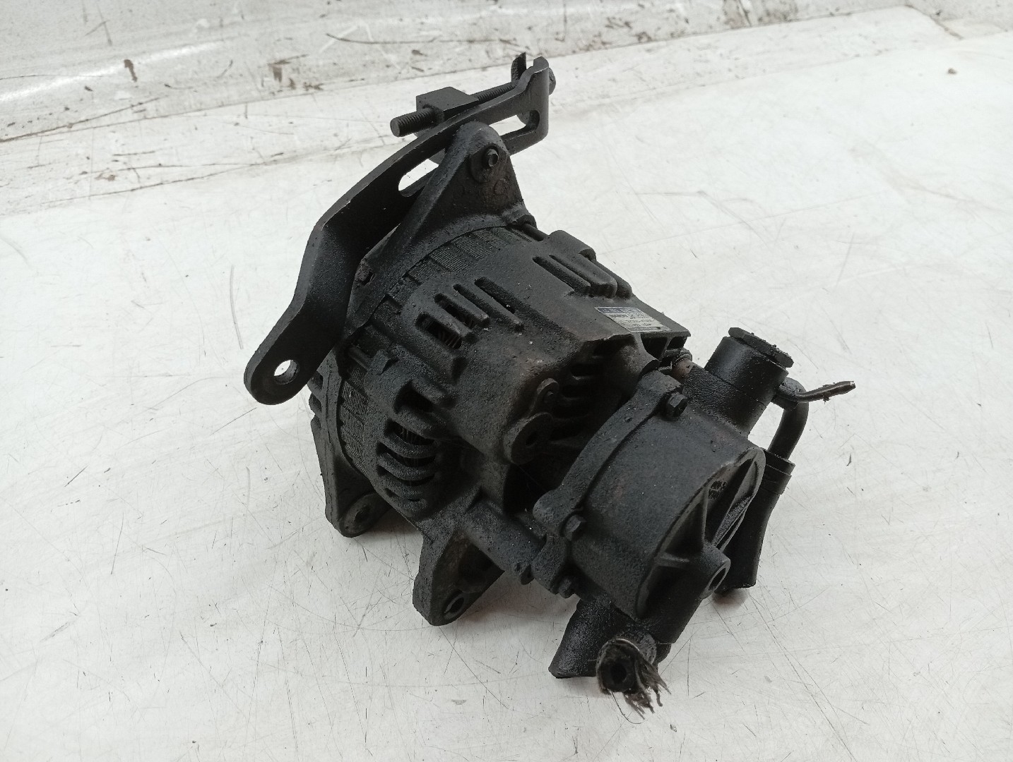 Alternador HYUNDAI H-1 / STAREX Veículo multiuso (A1) | 97 - 