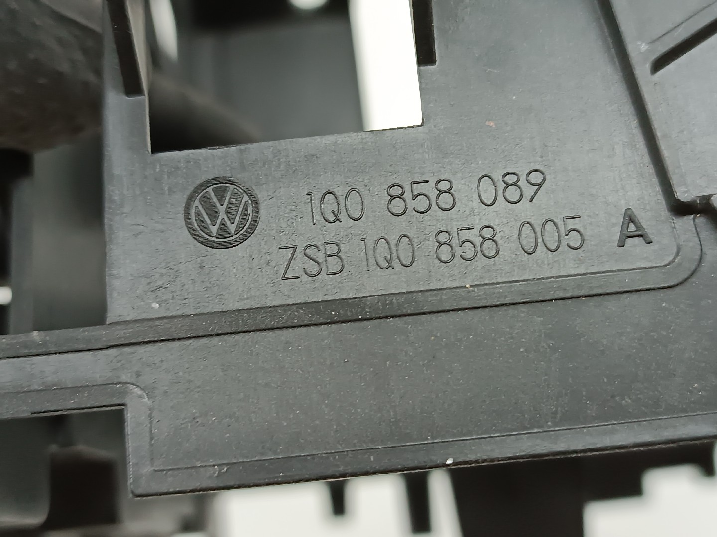 Moldura de consola central VOLKSWAGEN EOS (1F7, 1F8) | 06 - 15 Imagem-3