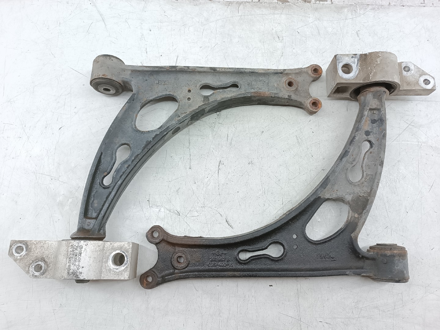 Braços de suspensão esquerdo e direito VOLKSWAGEN EOS (1F7, 1F8) | 06 - 15 Imagem-3