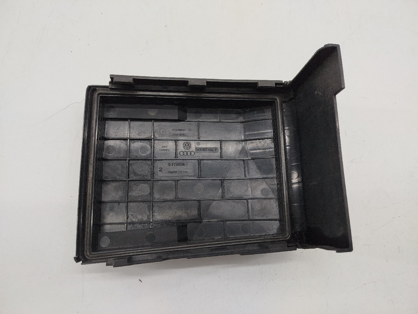 Tampa de caixa de fusiveis VOLKSWAGEN EOS (1F7, 1F8) | 06 - 15 Imagem-1