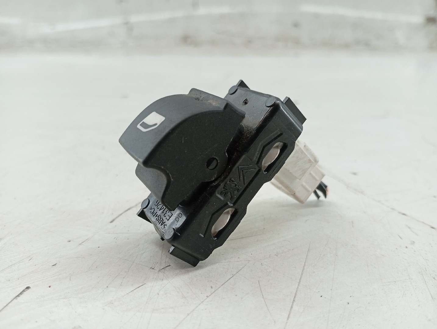 Comutador de vidro frente direito OPEL CROSSLAND X (P17) | 17 -  Imagem-2