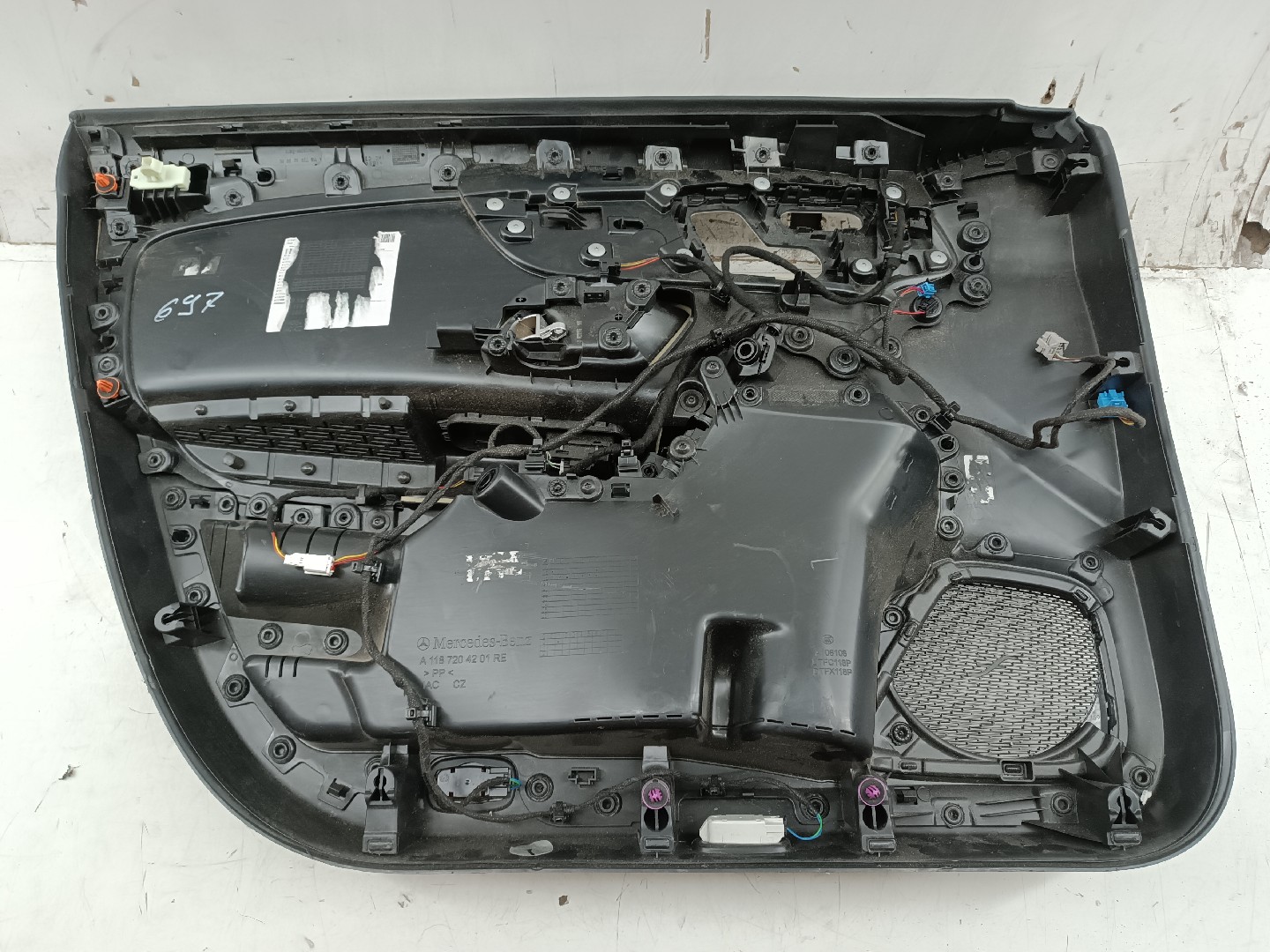 Quartela de porta frente direita MERCEDES-BENZ CLA (C118) | 19 - 