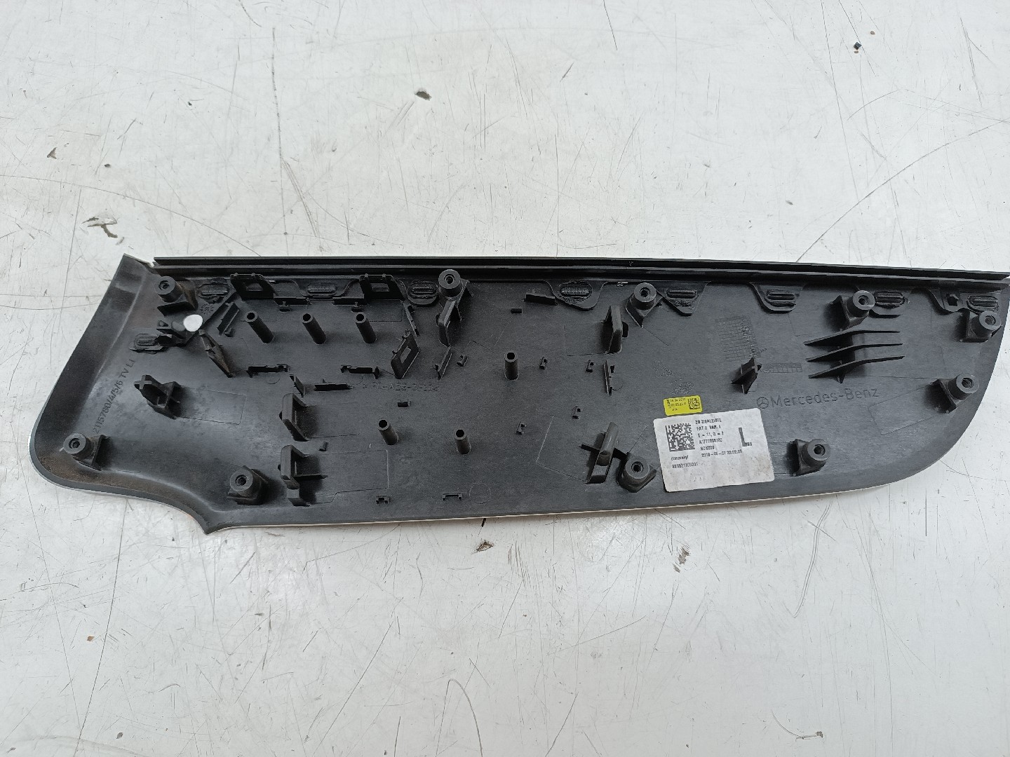 Acabamento de porta MERCEDES-BENZ CLA (C118) | 19 - 