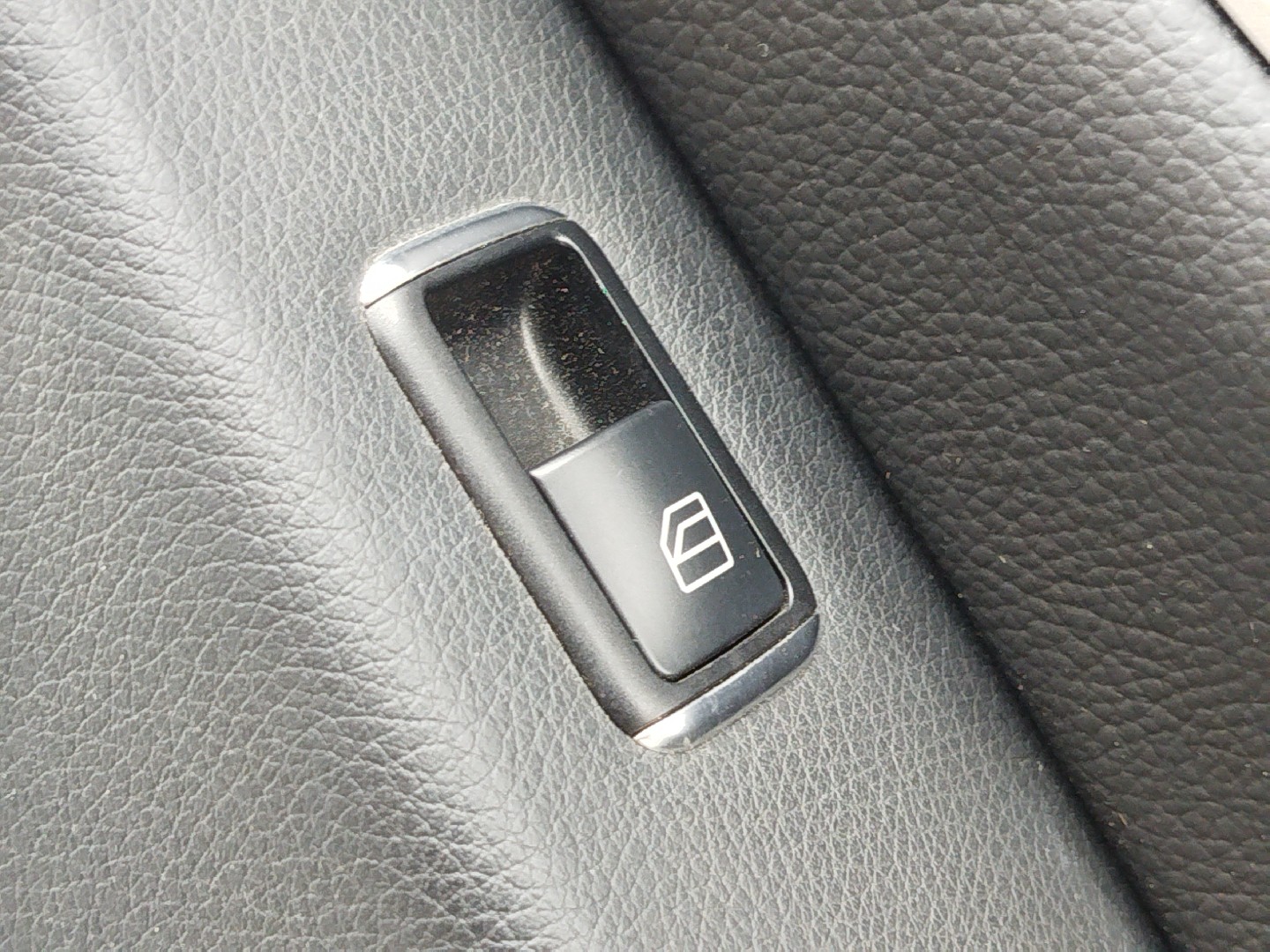 Quartela de porta frente direita MERCEDES-BENZ C-CLASS (W204) | 07 - 15 Imagem-2