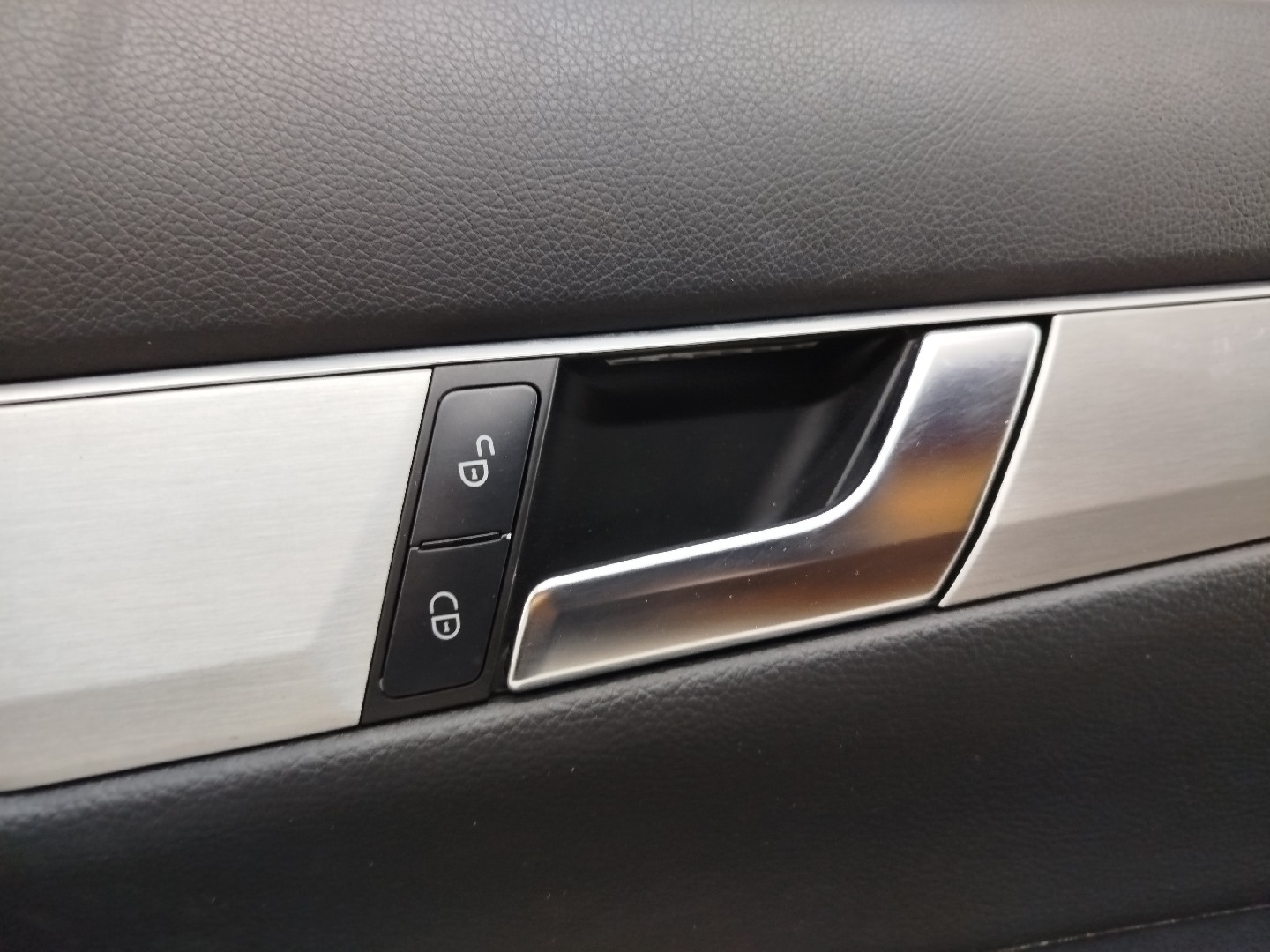 Quartela de porta frente direita MERCEDES-BENZ C-CLASS (W204) | 07 - 15 Imagem-1