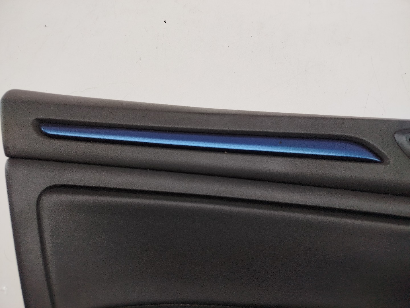 Quartela de porta frente esquerda RENAULT MEGANE IV Hatchback (B9A/M/N_) | 15 -  Imagem-1