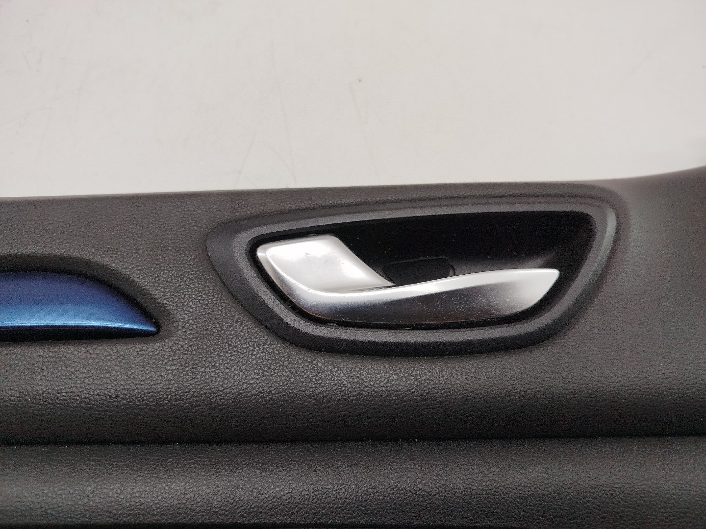 Quartela de porta frente esquerda RENAULT MEGANE IV Hatchback (B9A/M/N_) | 15 -  Imagem-2