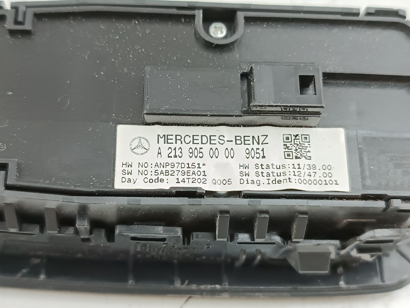 Comutador de vidro frente esquerdo MERCEDES-BENZ C-CLASS (W205) | 13 -  Imagem-1