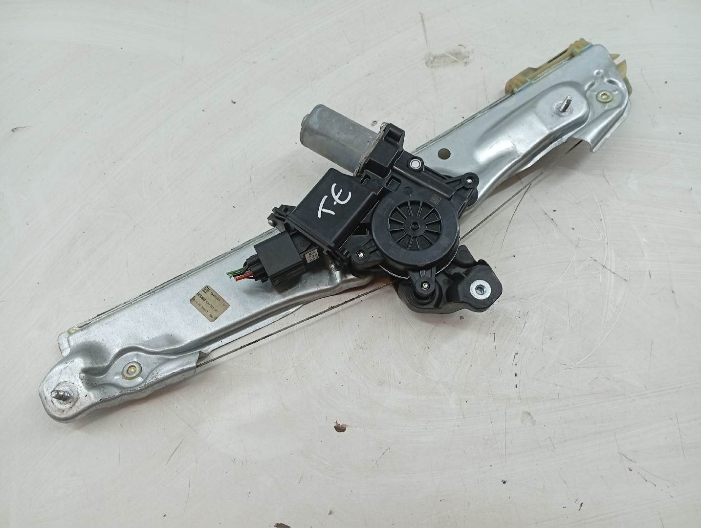 Motor e elevador de vidro trás esquerdo OPEL ASTRA K (B16) | 15 - 