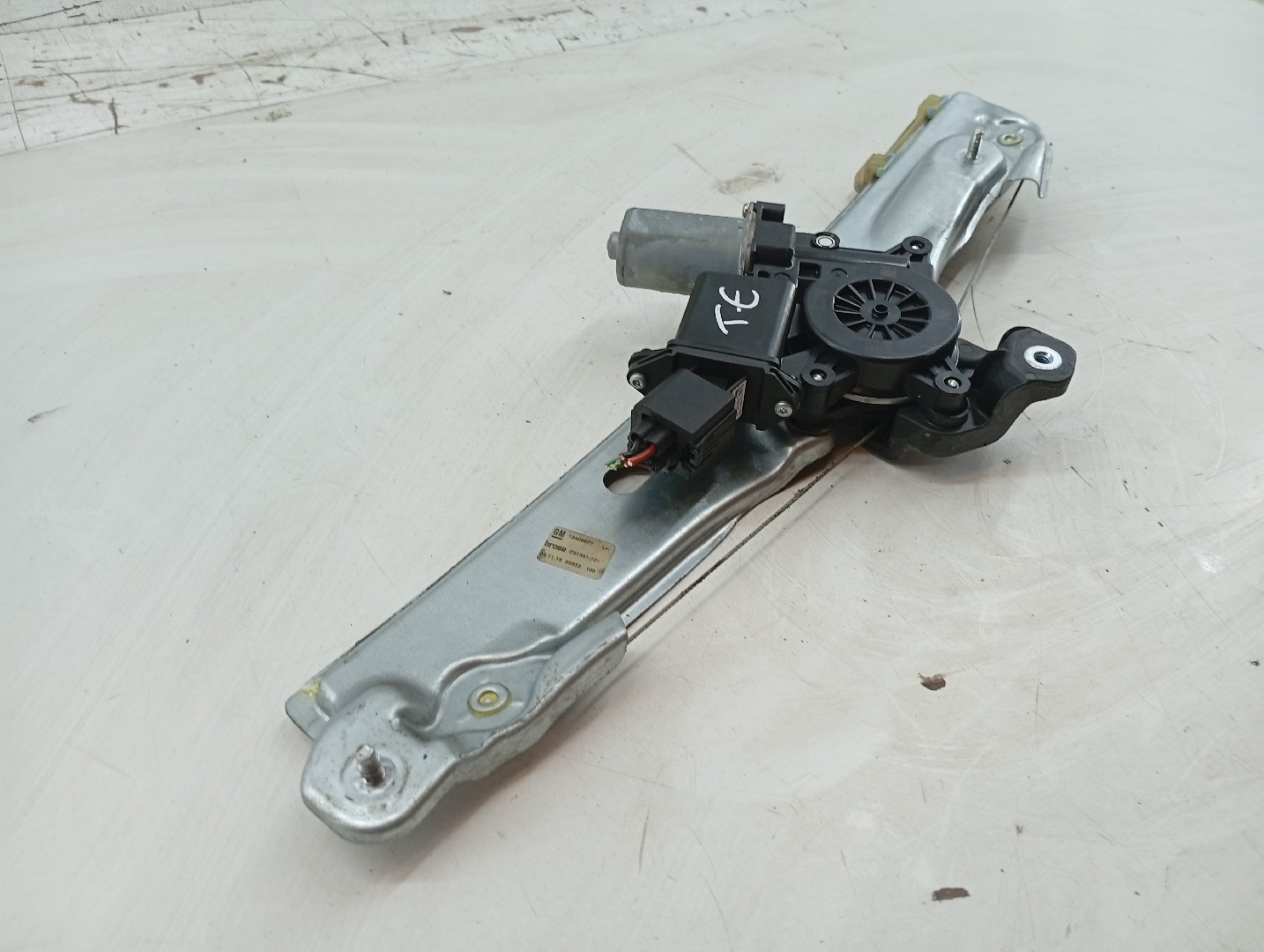 Motor e elevador de vidro trás esquerdo OPEL ASTRA K (B16) | 15 -  Imagem-1