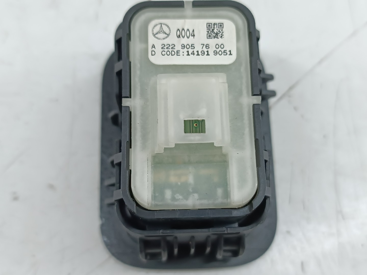 Botão de abertura da mala MERCEDES-BENZ C-CLASS (W205) | 13 -  Imagem-1