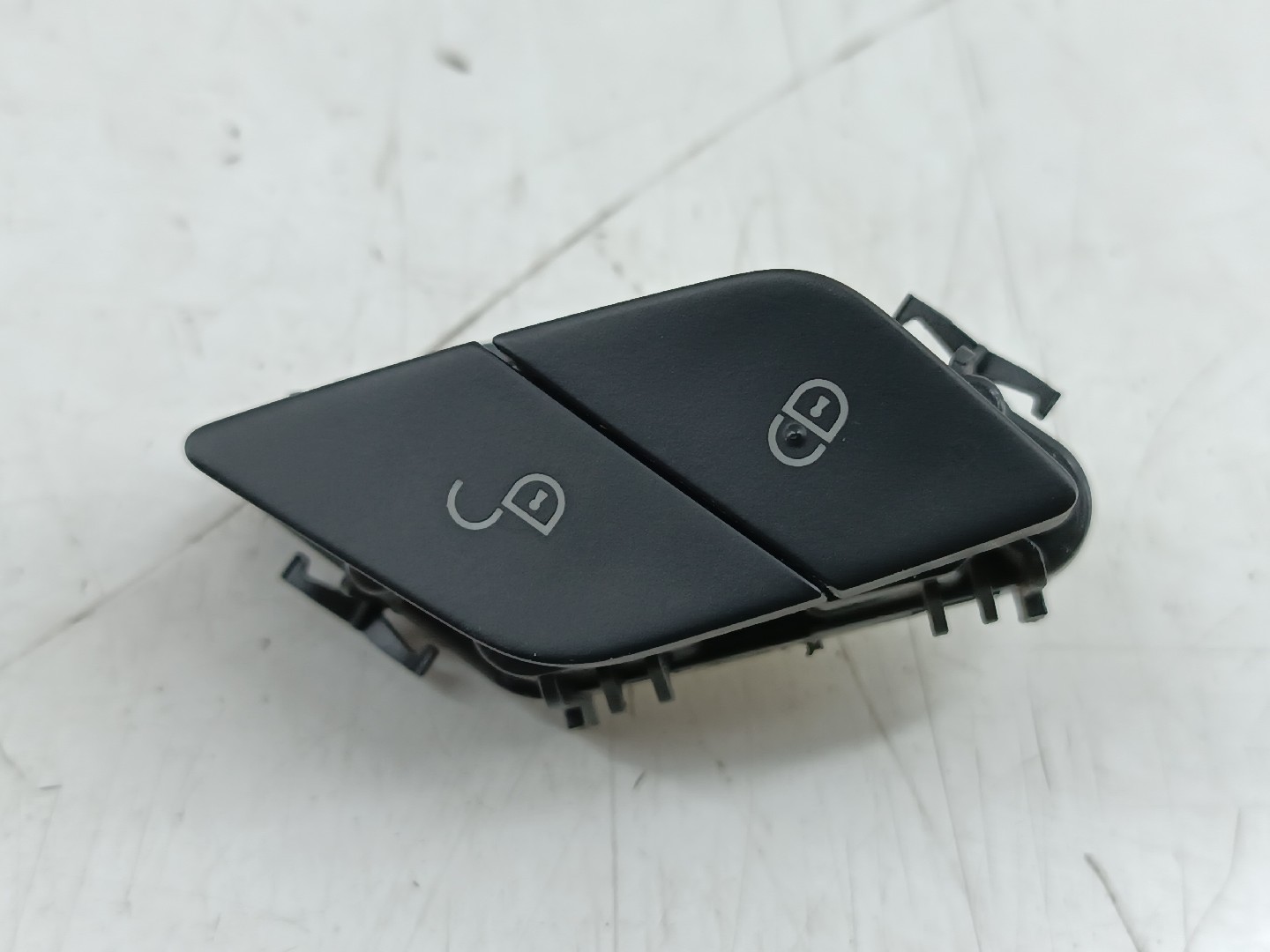 comutador de fecho central de portas MERCEDES-BENZ C-CLASS (W205) | 13 -  Imagem-4
