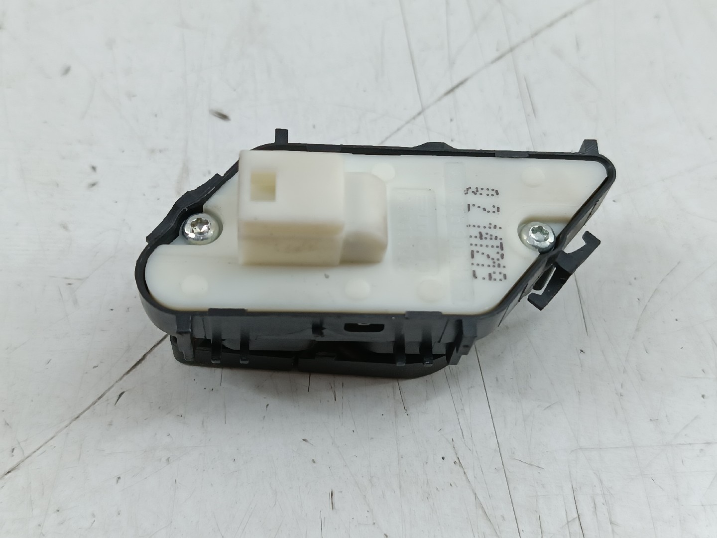 comutador de fecho central de portas MERCEDES-BENZ C-CLASS (W205) | 13 -  Imagem-1