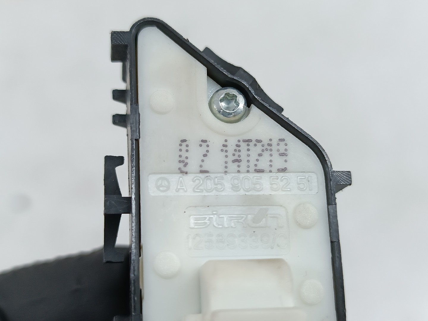 comutador de fecho central de portas MERCEDES-BENZ C-CLASS (W205) | 13 -  Imagem-2