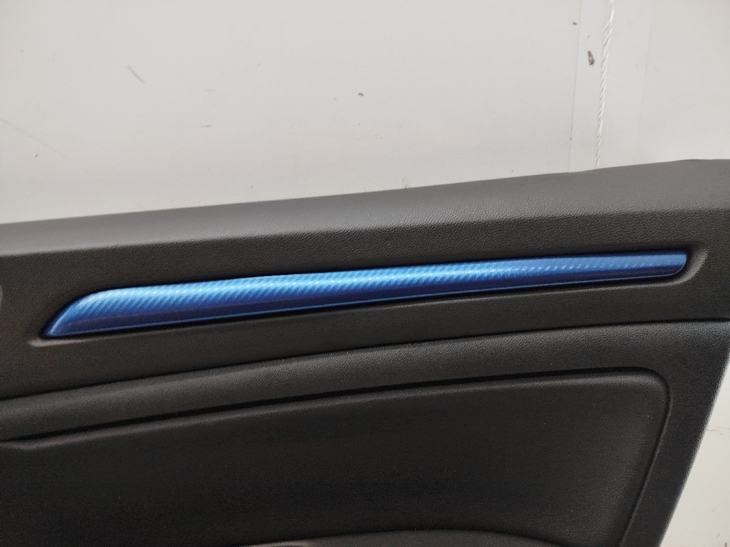 Quartela de porta frente direita RENAULT MEGANE IV Hatchback (B9A/M/N_) | 15 -  Imagem-1