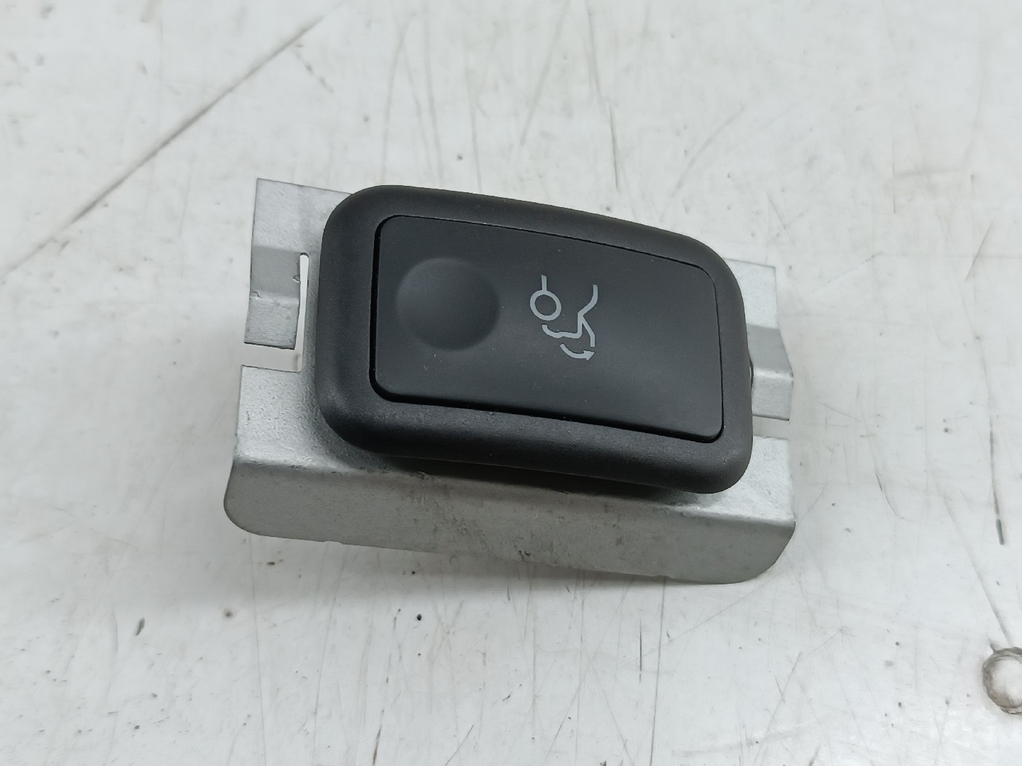 Botão de abertura da mala MERCEDES-BENZ C-CLASS (W204) | 07 - 15 Imagem-3