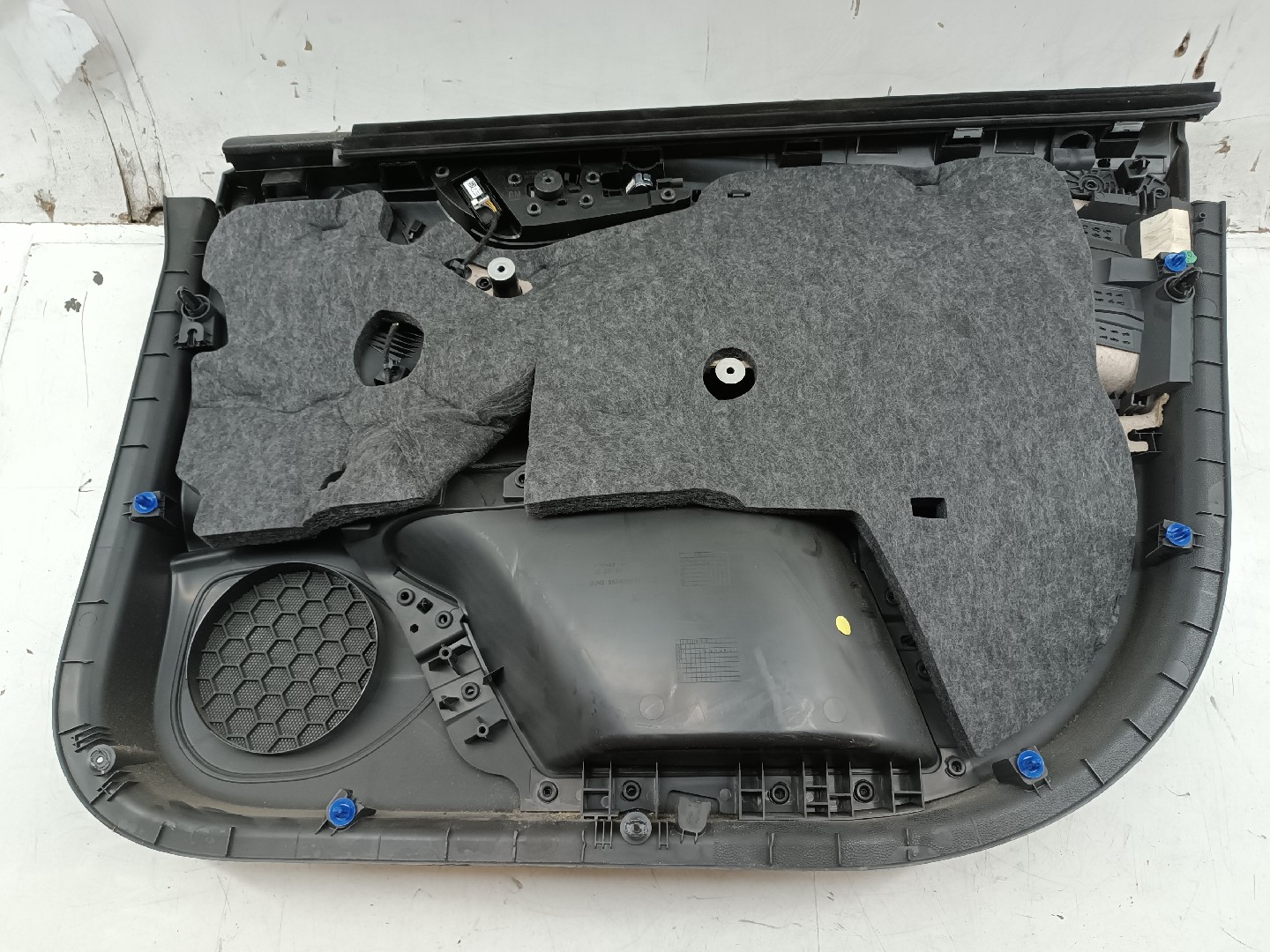 Quartela de porta frente esquerda OPEL ASTRA K (B16) | 15 - 