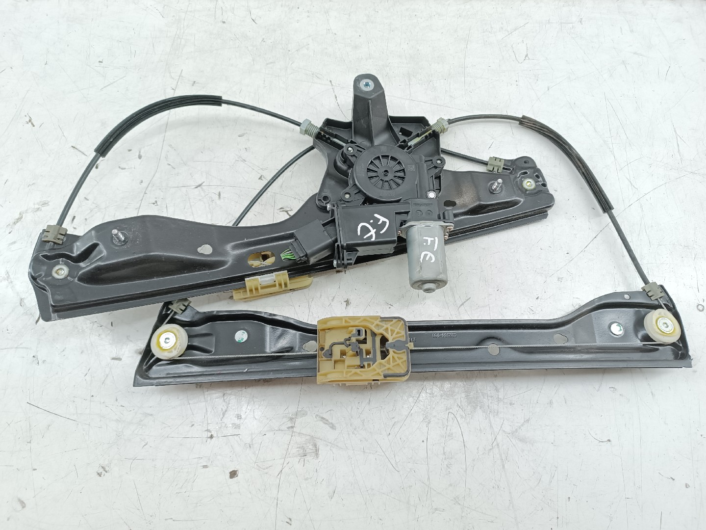 Motor e elevador de vidro frente esquerdo OPEL ASTRA K (B16) | 15 - 