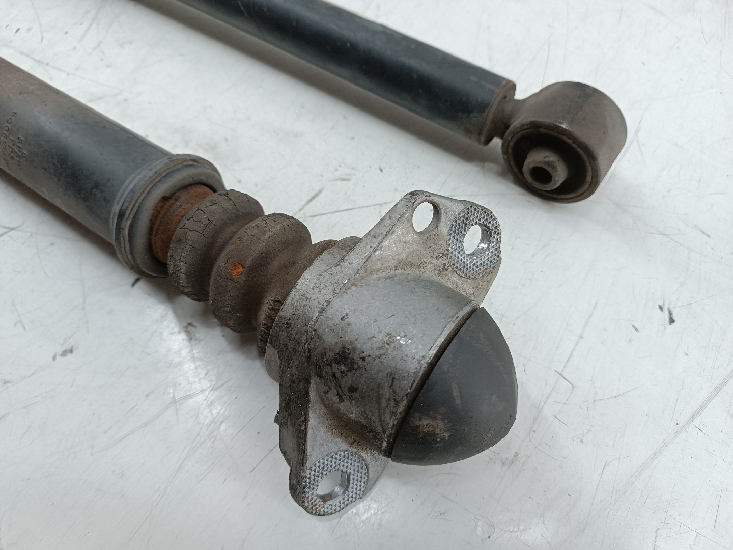 Amortecedores traseiros VOLKSWAGEN POLO (6R1, 6C1) | 09 -  Imagem-2