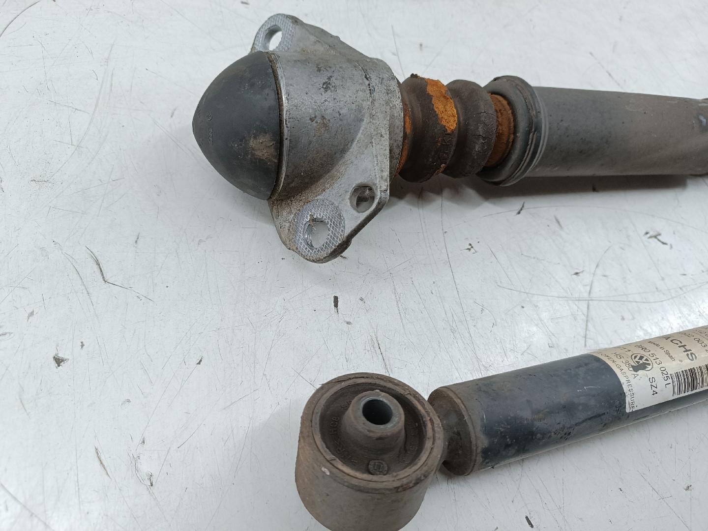 Amortecedores traseiros VOLKSWAGEN POLO (6R1, 6C1) | 09 -  Imagem-1