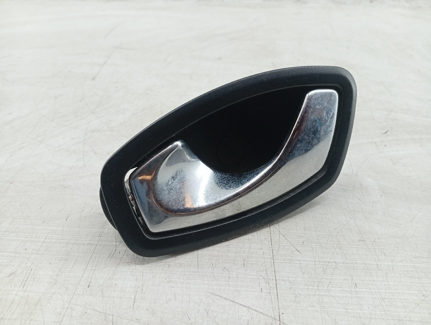 Puxador interior de porta traseira esquerda RENAULT MEGANE III Grandtour (KZ0/1) | 08 -  Imagem-4