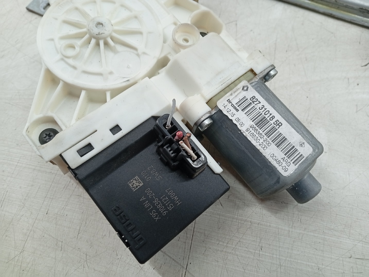 Motor e elevador de vidro trás esquerdo RENAULT MEGANE III Grandtour (KZ0/1) | 08 -  Imagem-1