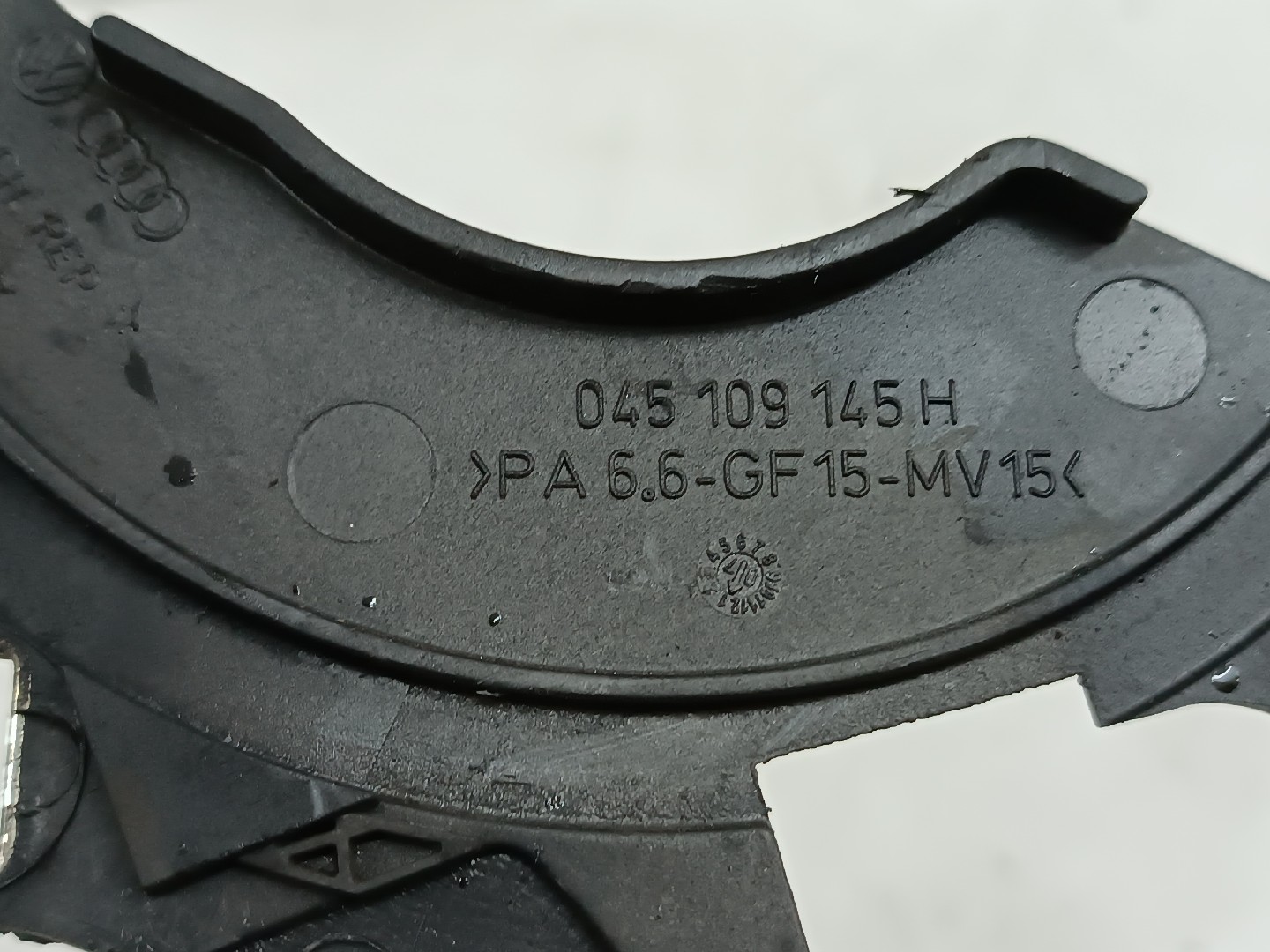 Tampa de plástico da correia do alternador AUDI A3 (8P1) | 03 - 13 Imagem-1