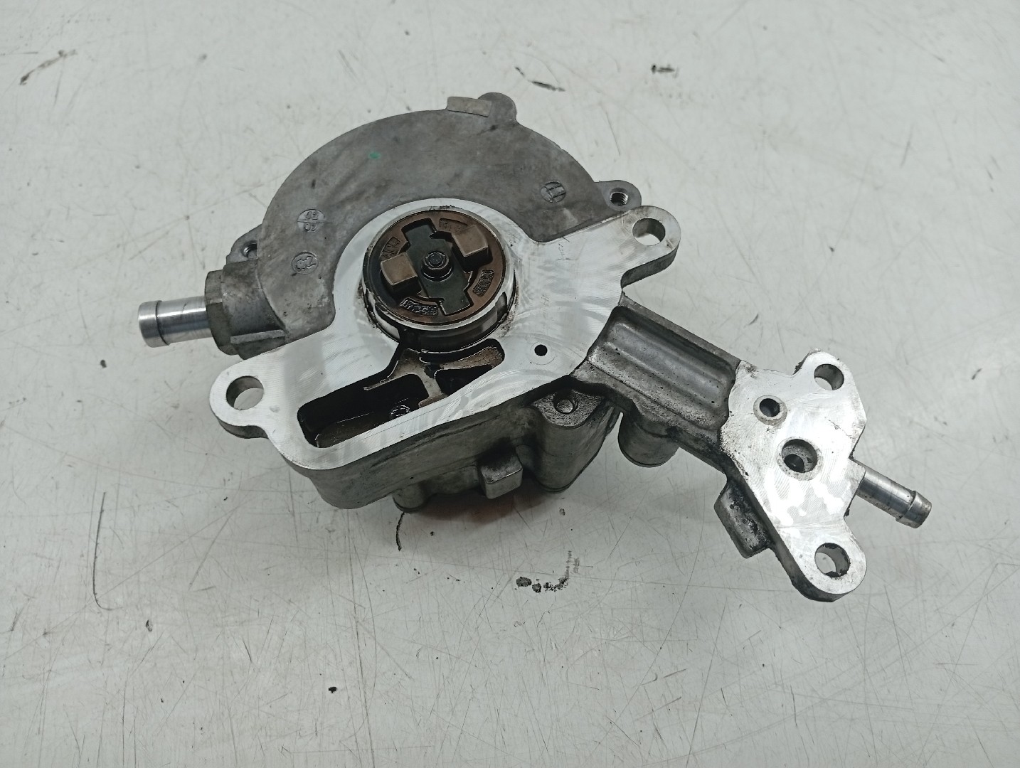 Bomba de vácuo AUDI A3 (8P1) | 03 - 13 Imagem-3