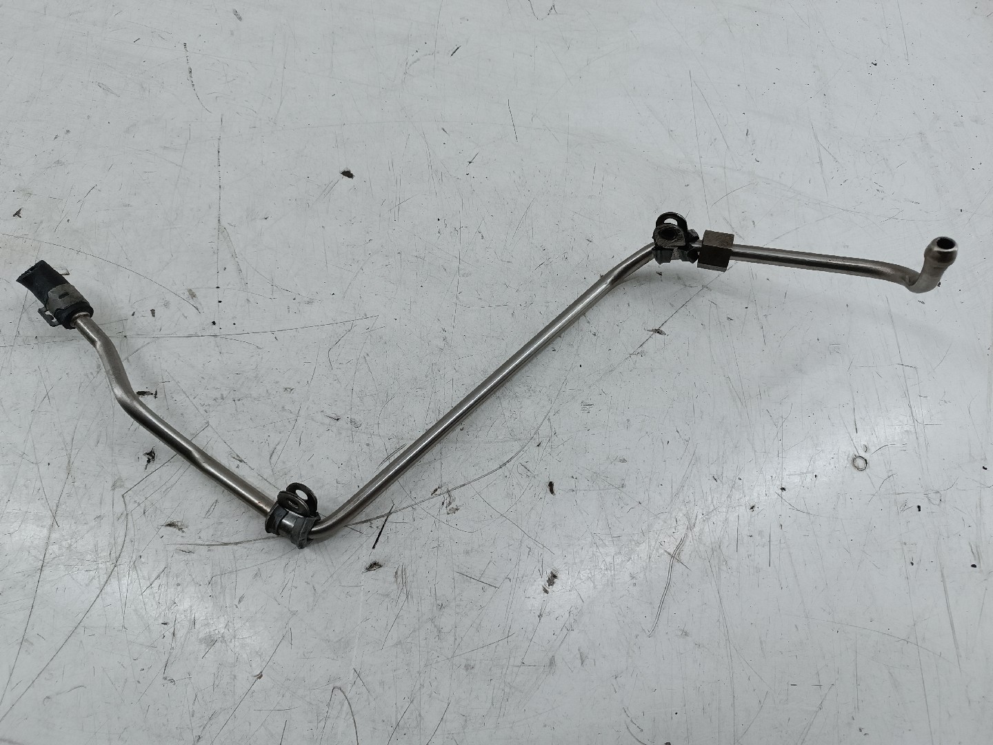 Tubo de alimentação de óleo para Turbo AUDI A3 (8P1) | 03 - 13
