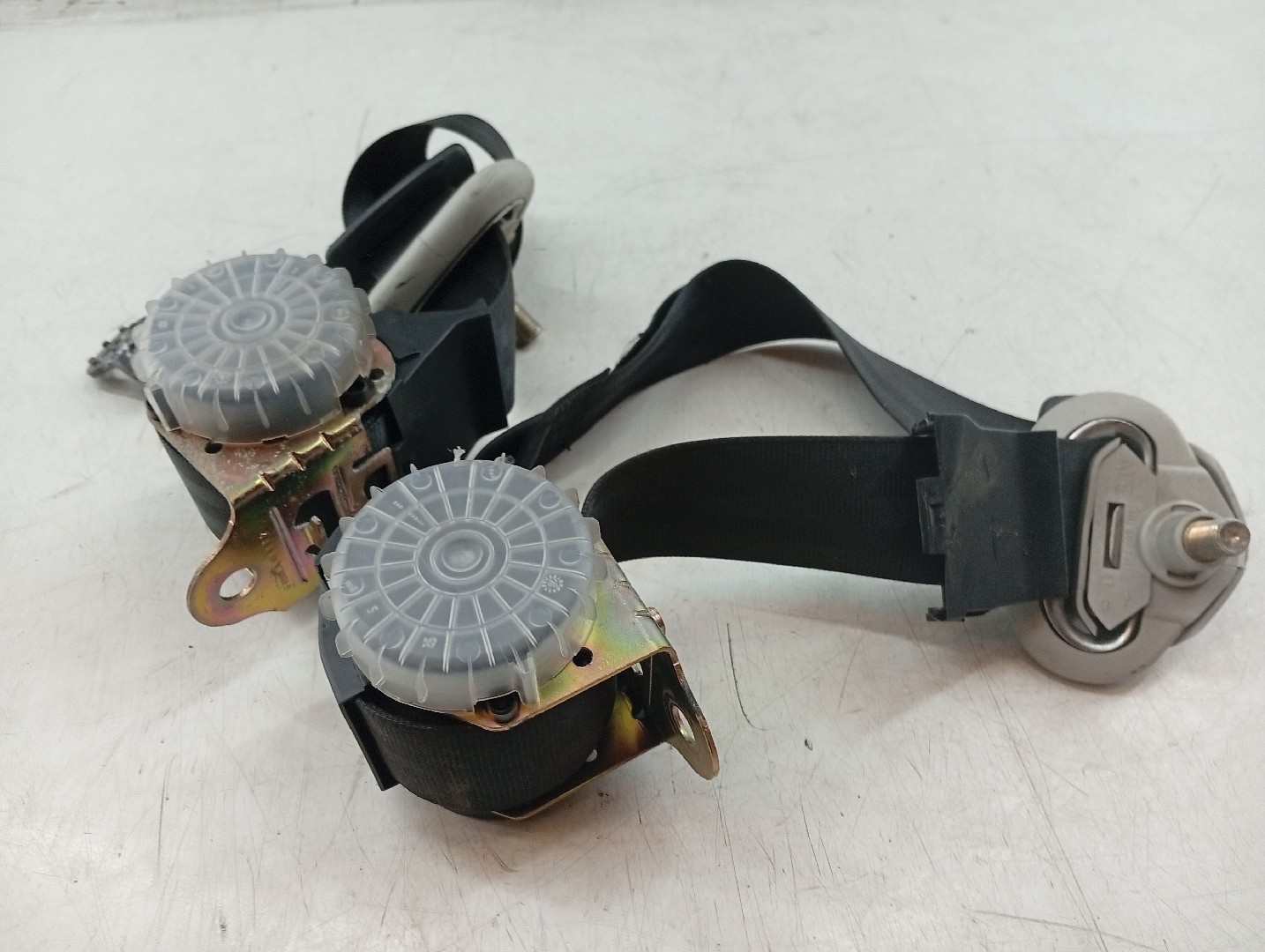 Cintos traseiros VOLKSWAGEN GOLF IV (1J1) | 97 - 07 Imagem-3