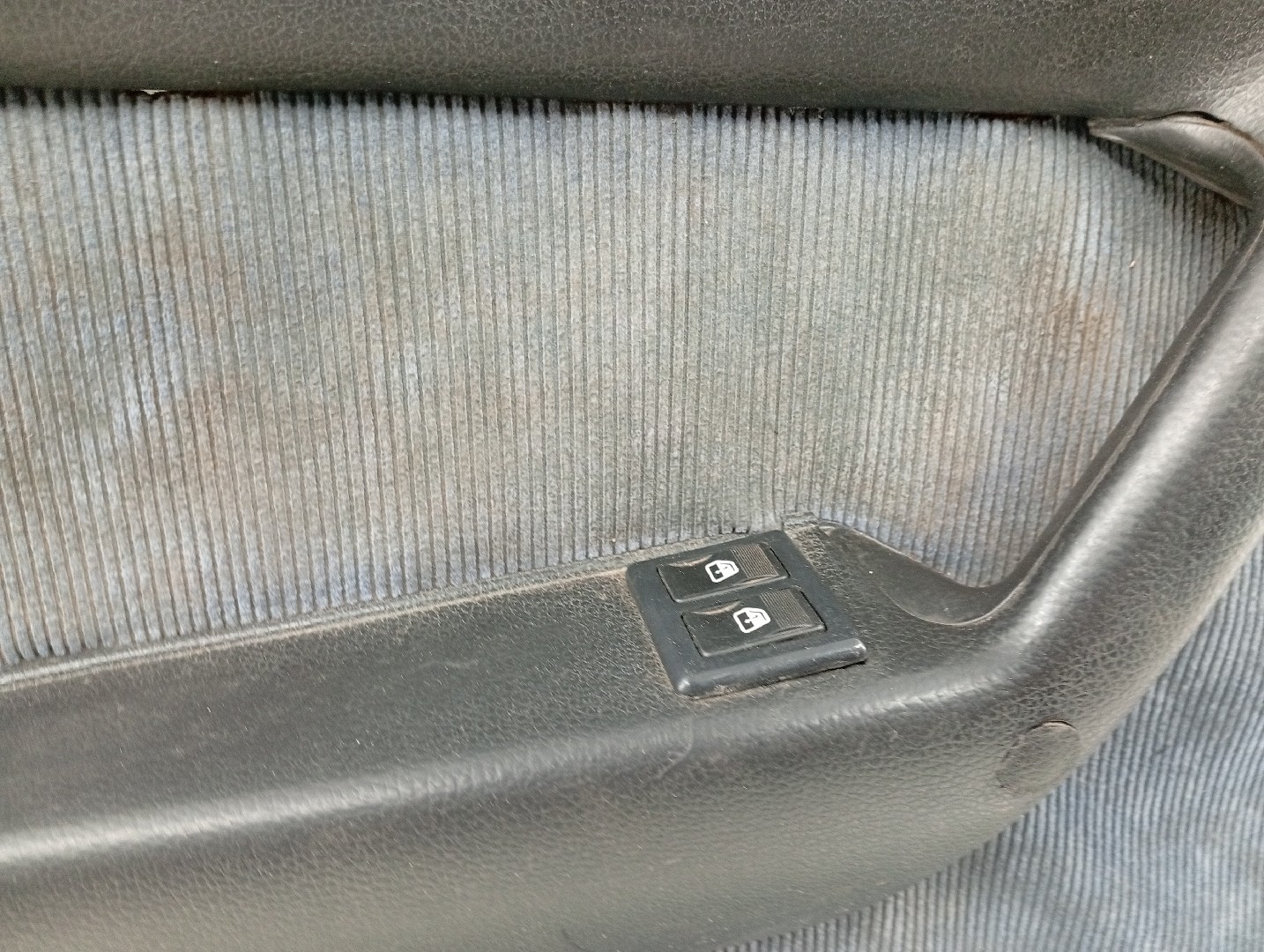 Quartela de porta frente esquerda FIAT UNO (146_) | 83 - 06 Imagem-3