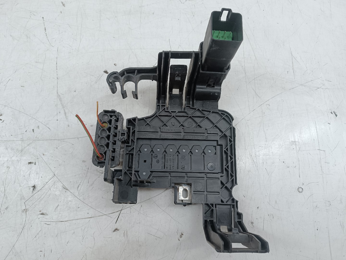 Módulo de fusíveis de bateria VOLKSWAGEN POLO (6R1, 6C1) | 09 - 