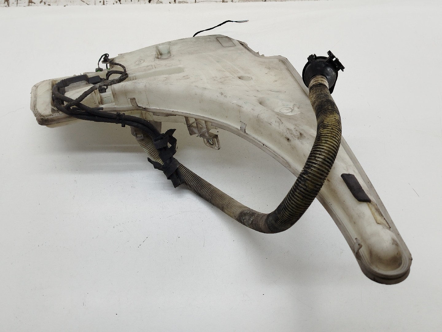 Reservatório de água do limpa para-brisas BMW 1 (E87) | 03 - 13 Imagem-4