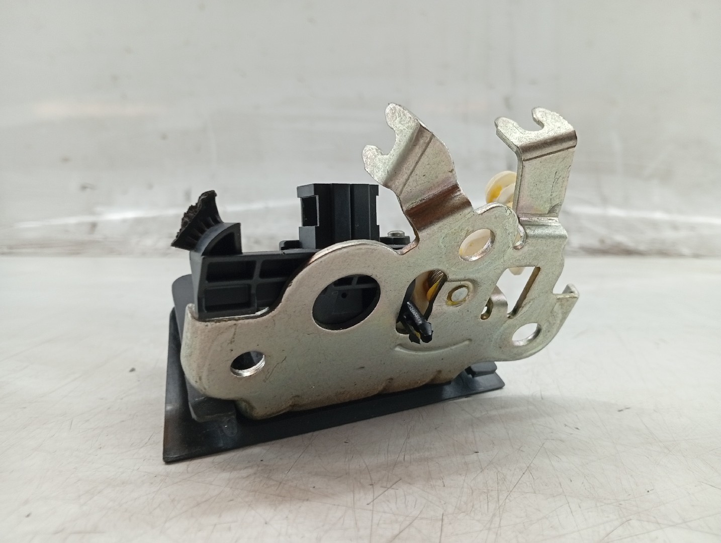 Fecho da Mala AUDI Q5 (8RB) | 08 - 17 Imagem-1