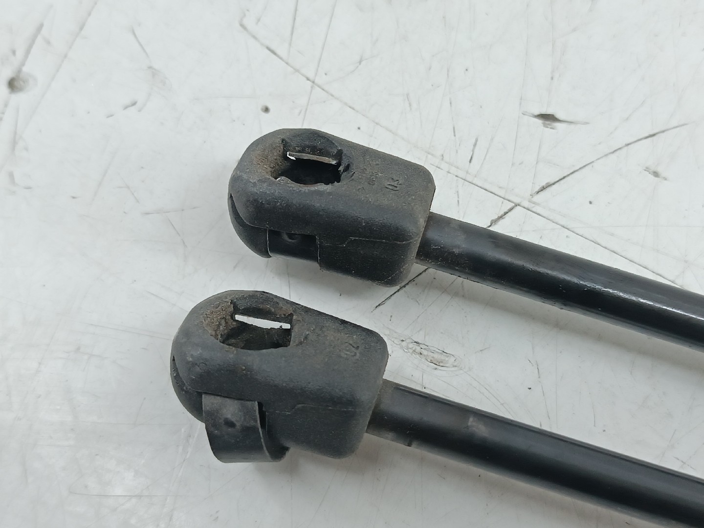 Amortecedores de mala esq. / Dir. AUDI Q5 (8RB) | 08 - 17 Imagem-3