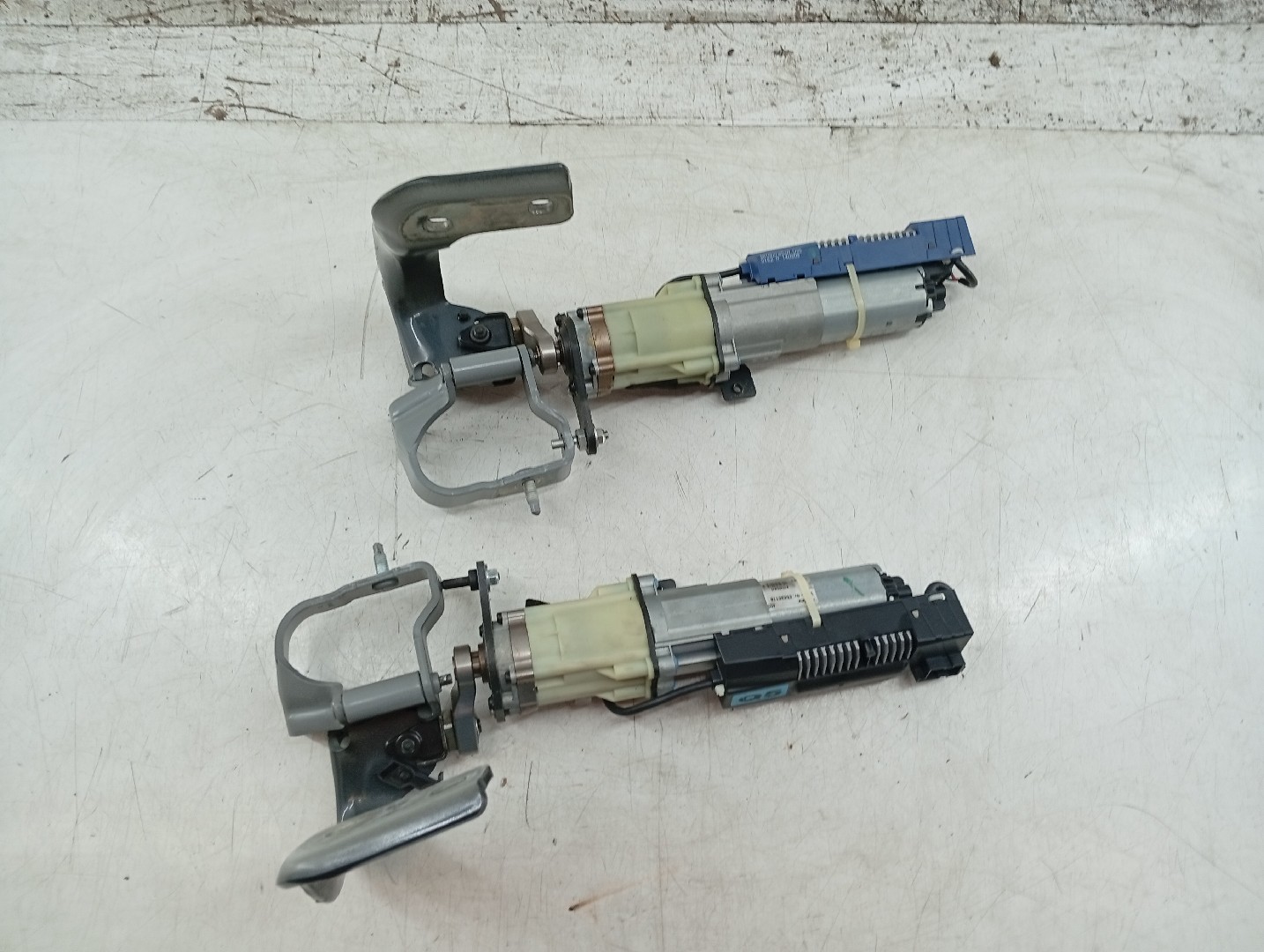 Motor de fecho da mala AUDI Q5 (8RB) | 08 - 17 Imagem-2