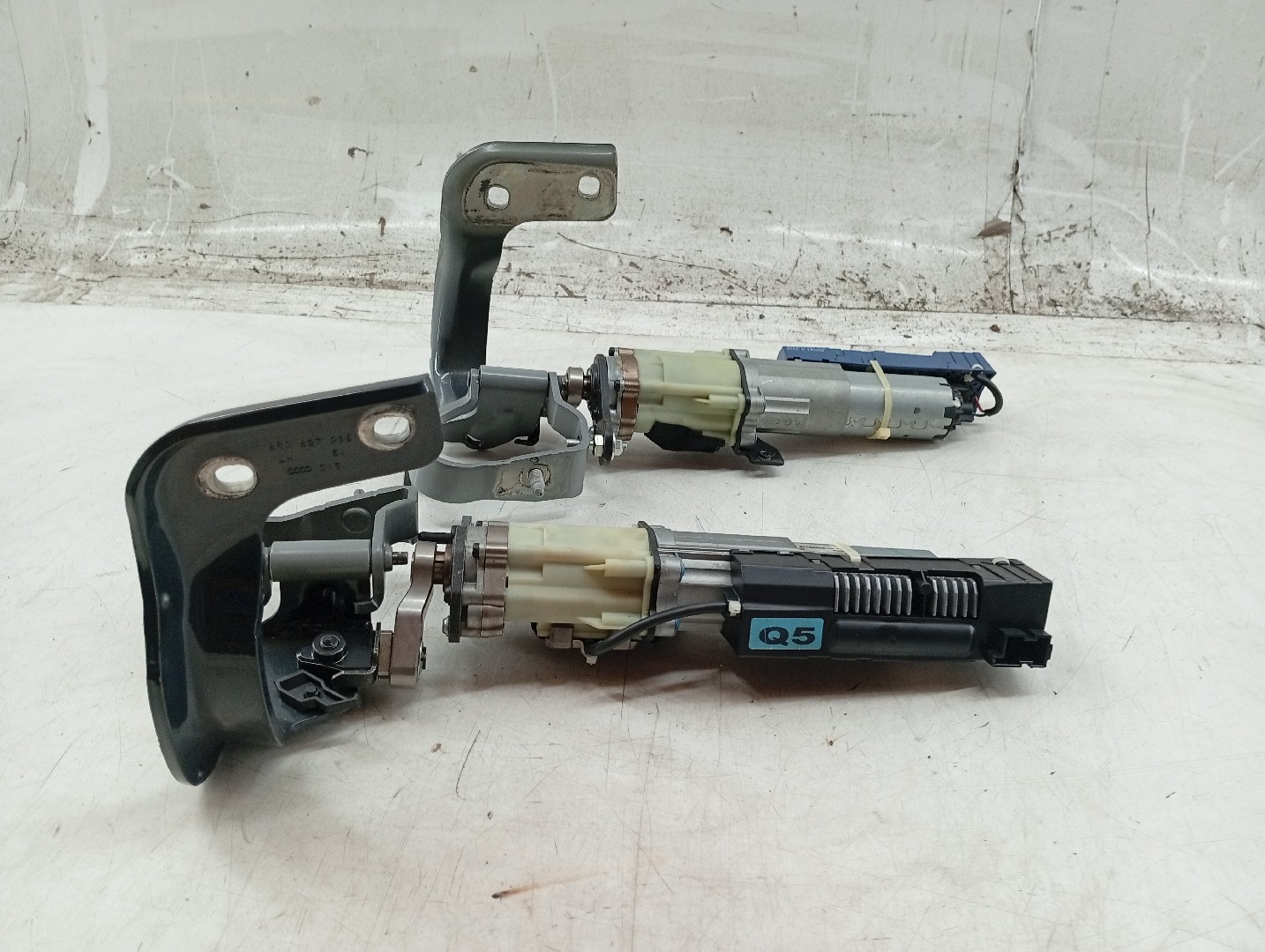 Motor de fecho da mala AUDI Q5 (8RB) | 08 - 17 Imagem-1
