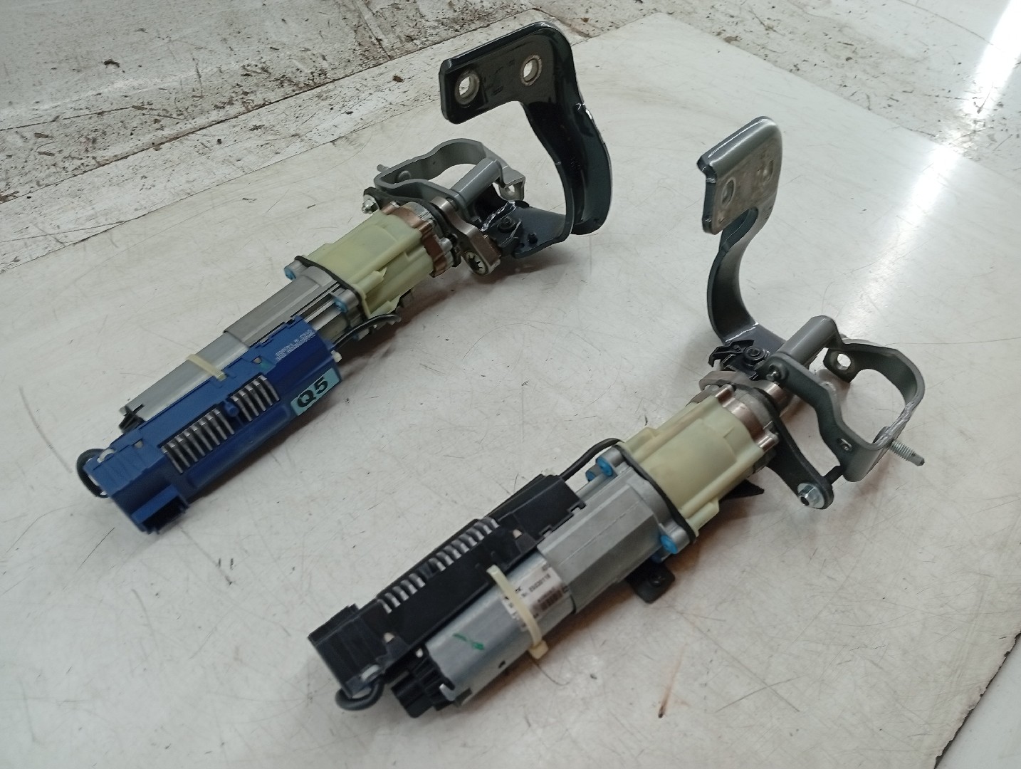 Motor de fecho da mala AUDI Q5 (8RB) | 08 - 17 Imagem-4