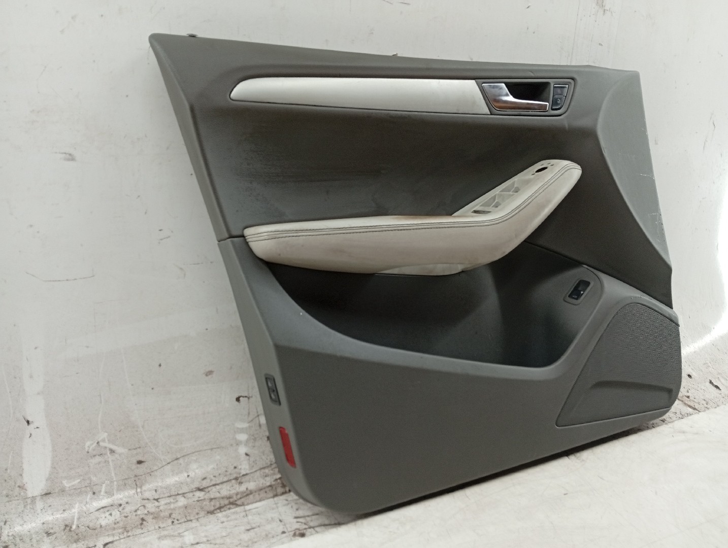 Quartela de porta frente esquerda AUDI Q5 (8RB) | 08 - 17 Imagem-2