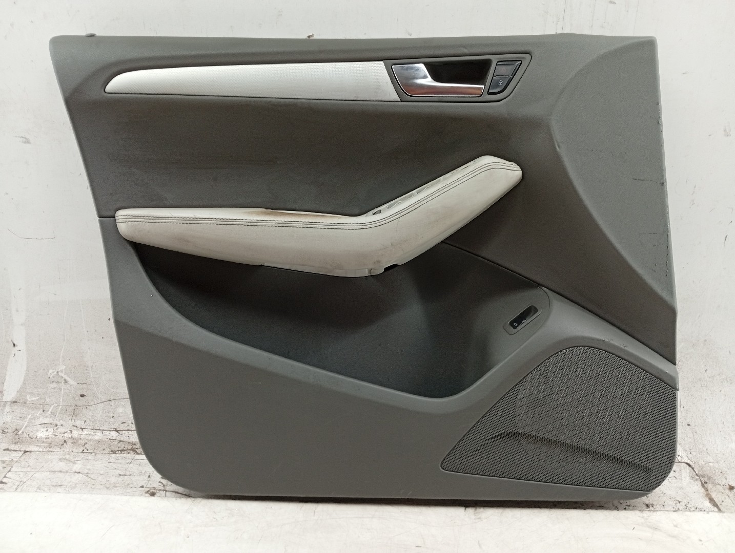 Quartela de porta frente esquerda AUDI Q5 (8RB) | 08 - 17