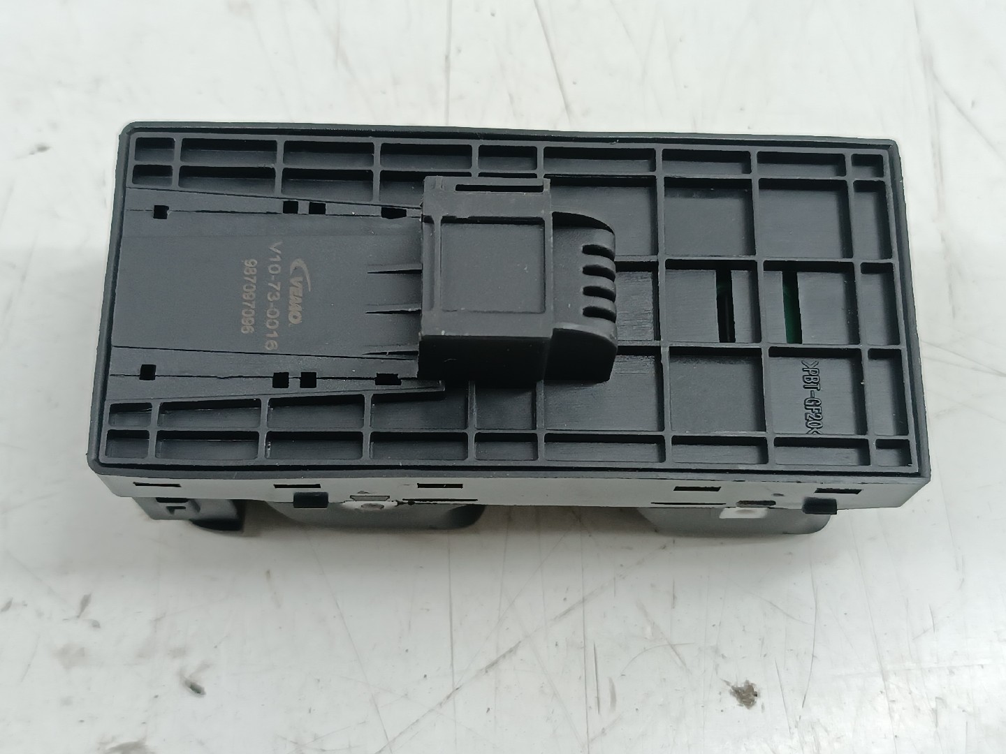 Comutador de vidro frente esquerdo AUDI Q5 (8RB) | 08 - 17