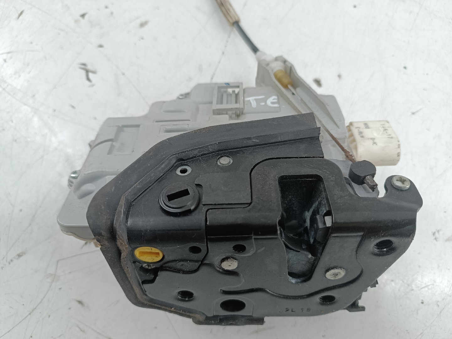 Fecho da Porta Trás Esquerdo AUDI Q5 (8RB) | 08 - 17 Imagem-3