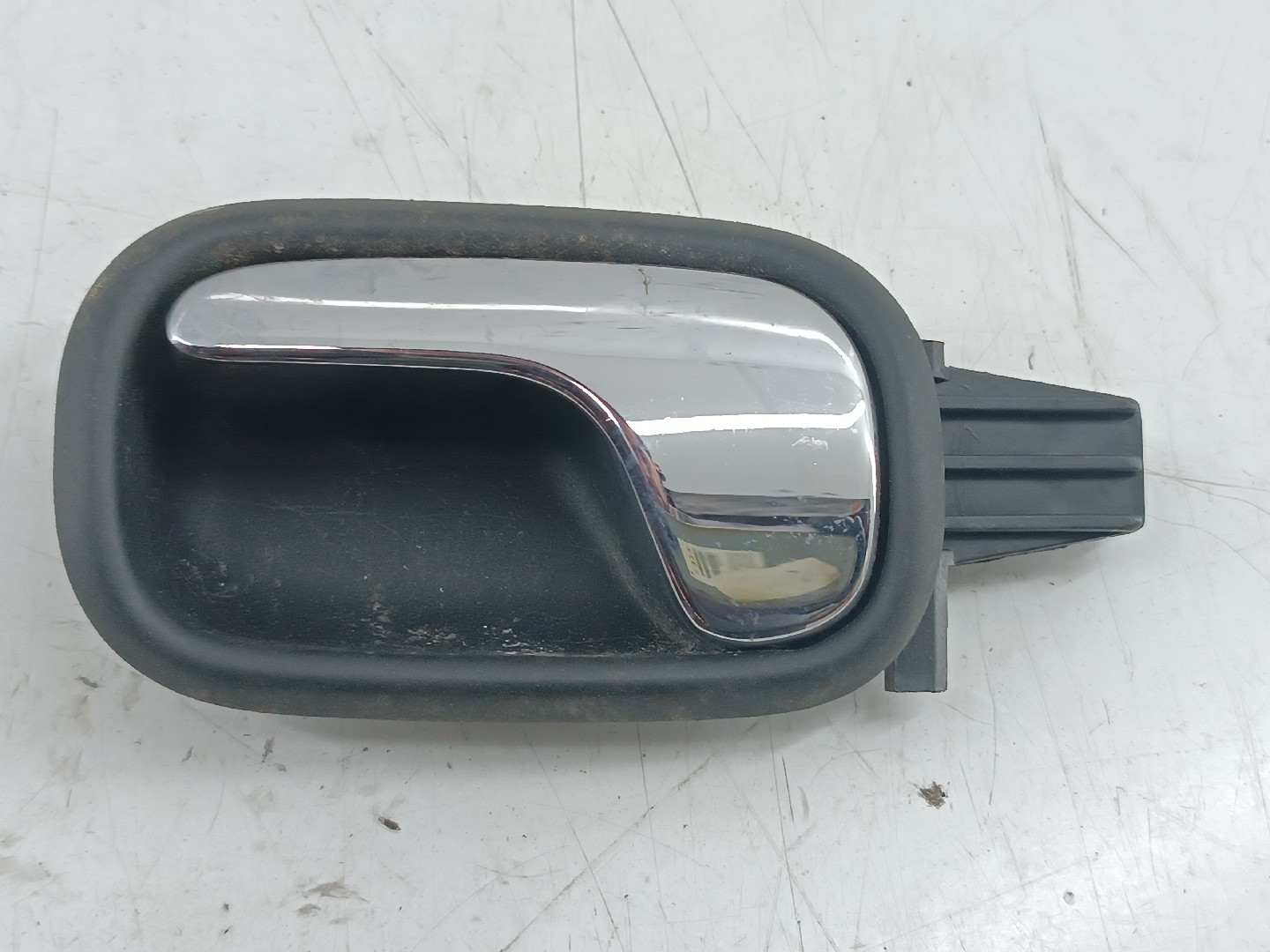 Puxador interior de porta traseira esquerda AUDI A4 Avant (8D5, B5) | 94 - 02 Imagem-3