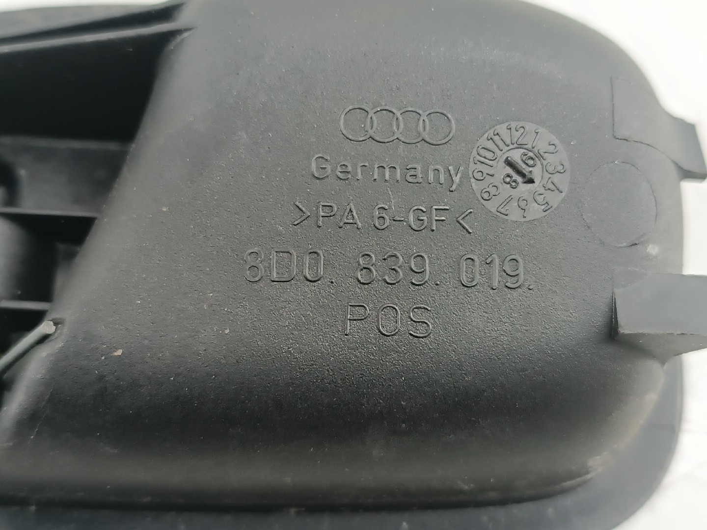 Puxador interior de porta traseira esquerda AUDI A4 Avant (8D5, B5) | 94 - 02 Imagem-1