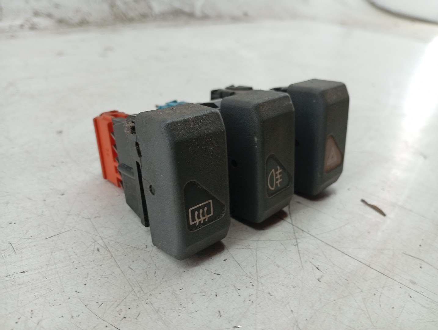 Conjunto de botões do tablier RENAULT CLIO I (B/C57_, 5/357_) | 90 - 98 Imagem-2