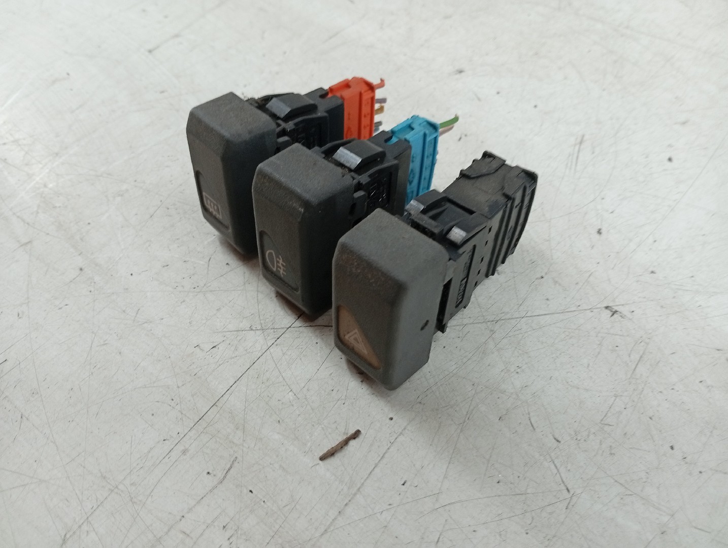 Conjunto de botões do tablier RENAULT CLIO I (B/C57_, 5/357_) | 90 - 98 Imagem-3