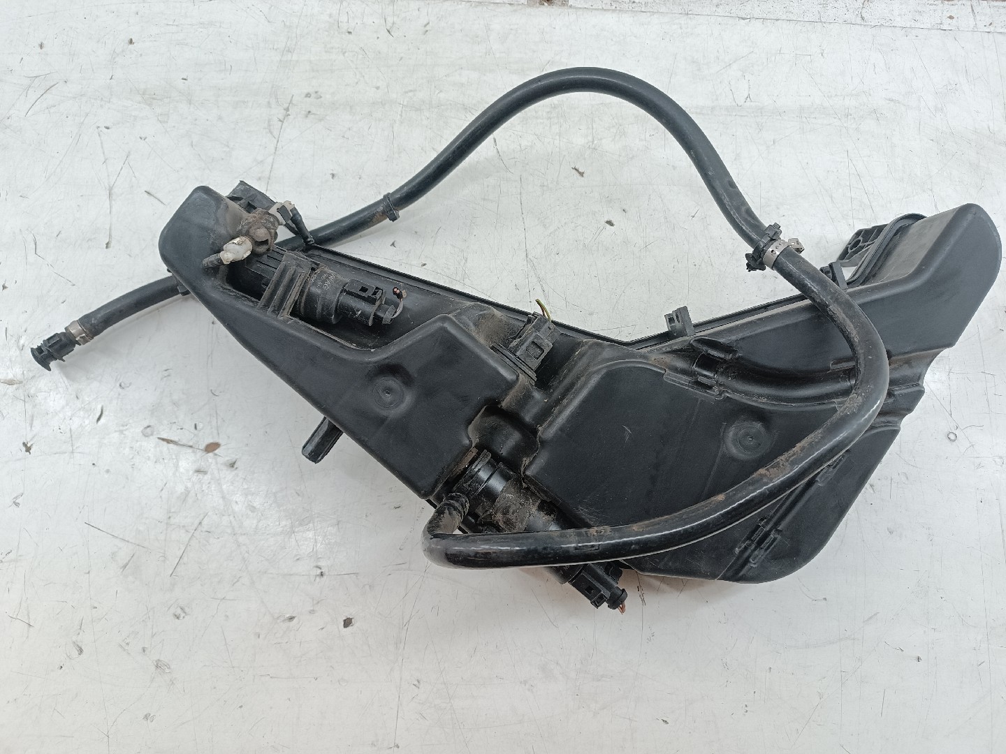 Reservatório de água do limpa para-brisas AUDI Q5 (8RB) | 08 - 17 Imagem-2