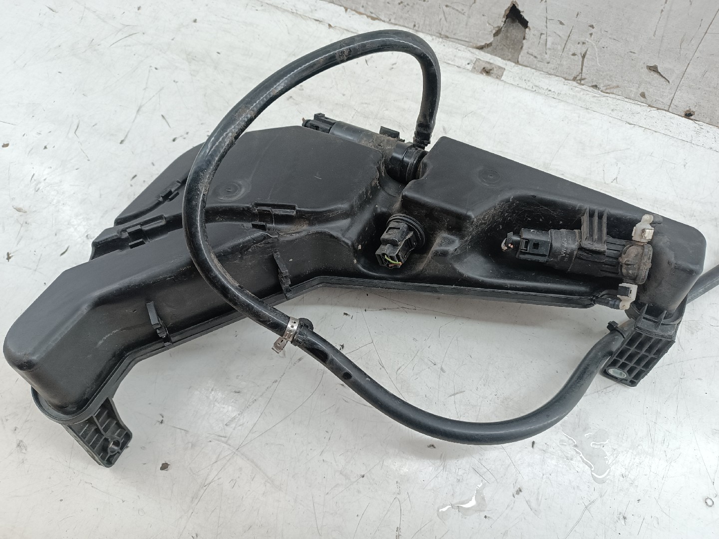 Reservatório de água do limpa para-brisas AUDI Q5 (8RB) | 08 - 17 Imagem-5