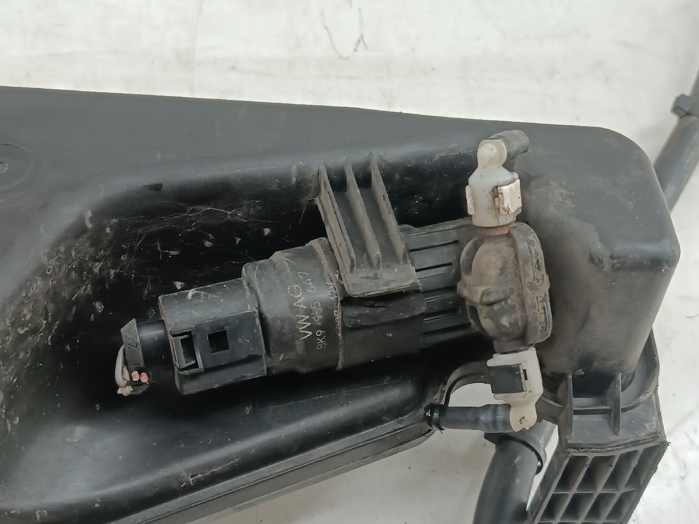 Reservatório de água do limpa para-brisas AUDI Q5 (8RB) | 08 - 17 Imagem-4